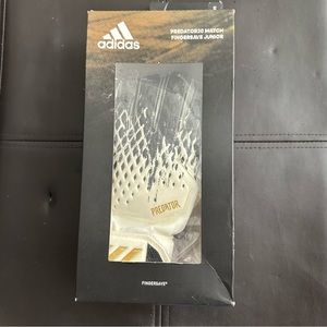 Adidas predator goalie gloves size 5 jr